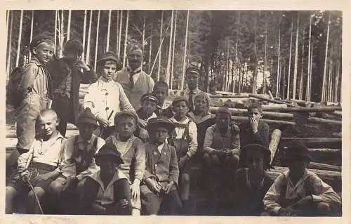 B099 Sozialgeschichtliche Gruppe Jungen im Traunsteinwald Echtfoto Postkarte