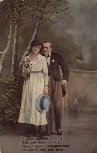 B103 Liebesroman 1920 Paar umarmt Gänseblümchen Blumenstrauß Gedicht Vintage Postkarte