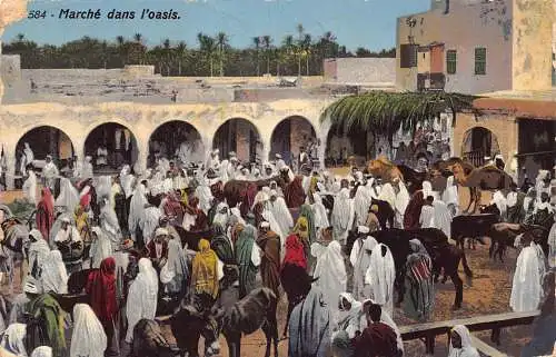 A618 Tunesien 1914 Marche dans l'Oasis Belebter Platz Eingeborene Kamele Ethnische Postkarte