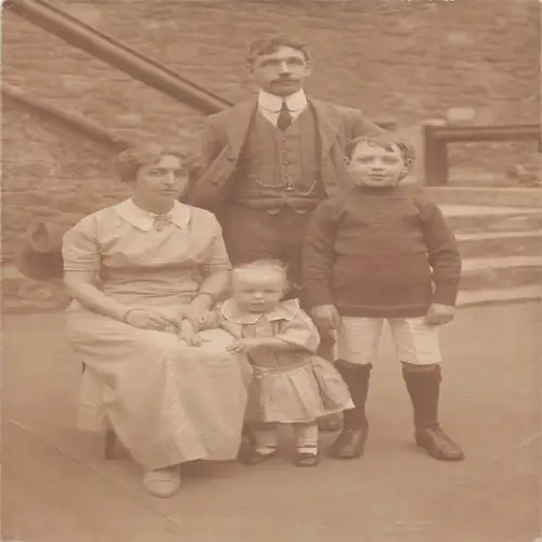 A625 Echt Foto Ilardiy Familie Kinder Junge Baby Mädchen Sozialgeschichte Postkarte