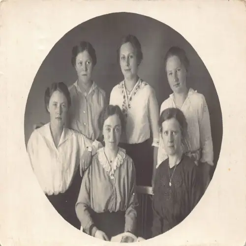 B105 Sozialgeschichte Passepartout Gruppe Reife Frauen Kassel Union RPPC Postkarte