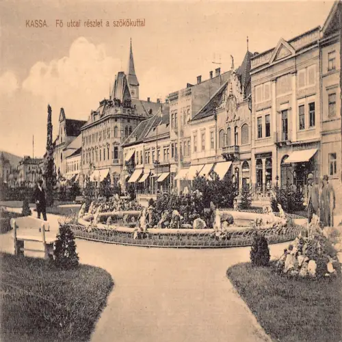 B108 Slowakei Kosice Kassa Fo Utcai reszlet a szokokuttal Main Street Postkarte