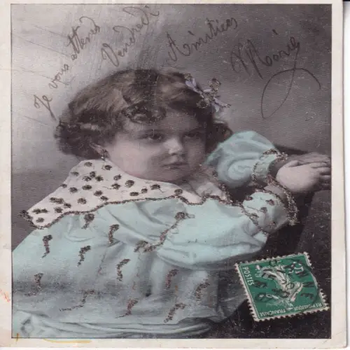 B107 Glitzer Neuheit 1907 Baby Mädchen mit blonden lockigen Haaren Postkarte