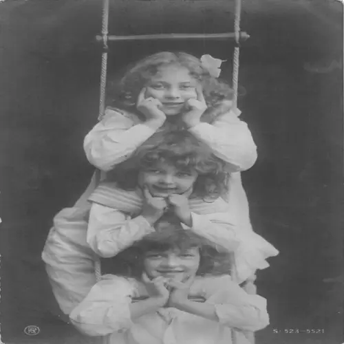 A628 Echt Foto 1906 Kinder lächelnde Matrosen Kostüme Schnurleiter Postkarte