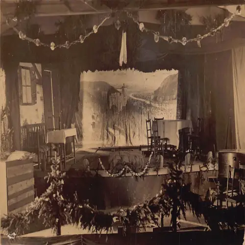 B123 England Restaurant Room with Castle View RPPC Vintage Postkarte