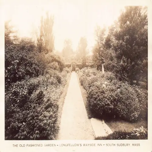 A672 US Massachusetts Sudbury Garden Longfellow's Wayside Inn RPPC Postkarte
