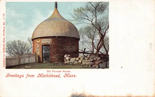 A674 US Greetings from Marblehead Massachusetts Old Powder House Postkarte