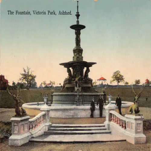 B127 England Fountain Victoria Park Ashford Vintage Postkarte