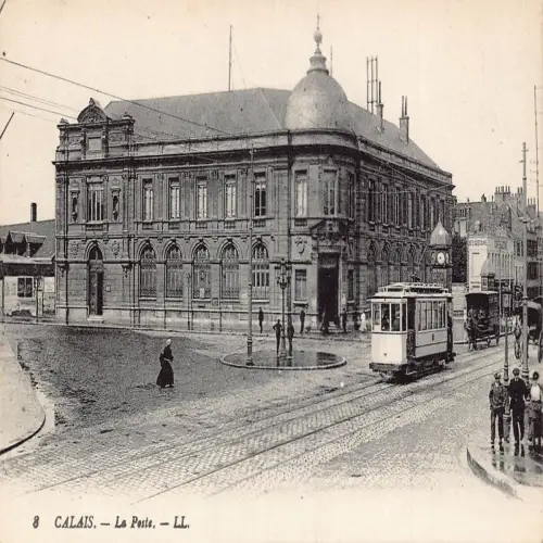 A678 Frankreich Calais Post La Poste Straßenbahn Cafe Gustave Postkarte