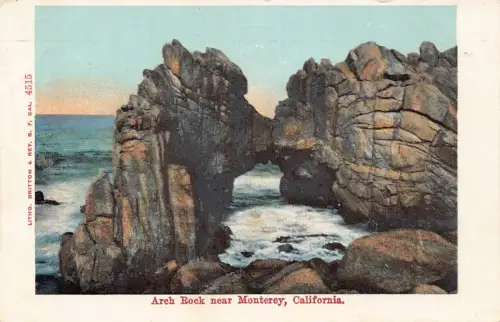 A679 US California Arch Rock bei Monterey Vintage Postkarte