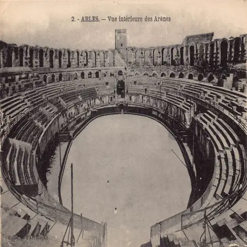 A683 Frankreich Arles Innenansicht Arena Vintage Postkarte