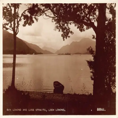 A686 Schottland Ben Lomond und Luss Straits Loch Lomond Boot RPPC Postkarte
