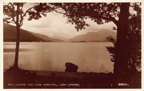 A686 Schottland Ben Lomond und Luss Straits Loch Lomond Boot RPPC Postkarte