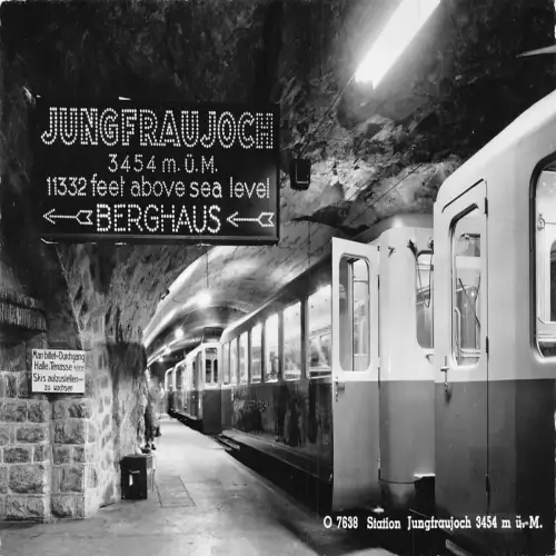 A695 Schweiz Bahnhof Jungfraujoch Zug RPPC Vintage Postkarte