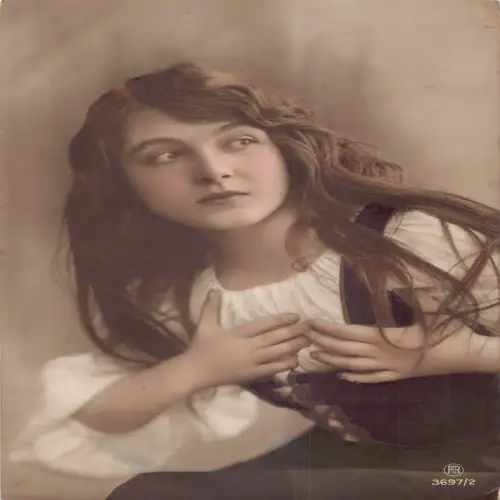 A697 Echt Foto 1919 Deutsches Mädchen Tracht Langhaar Postkarte