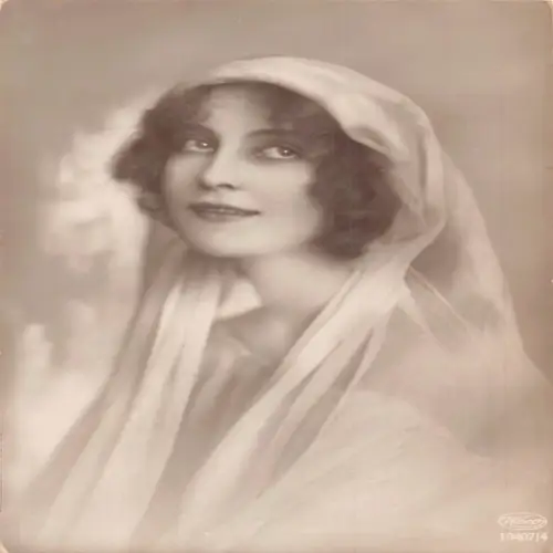 A697 Echt Foto Mode Glamour Portrait Schönheit mit Schleier überzogen Postkarte