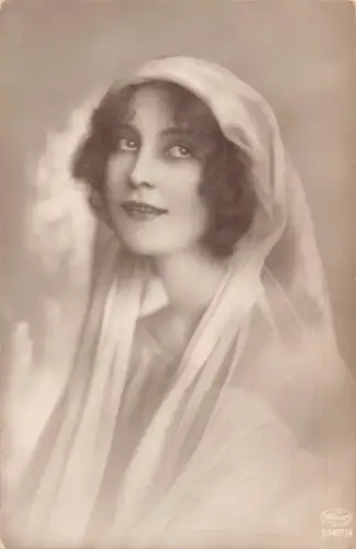 A697 Echt Foto Mode Glamour Portrait Schönheit mit Schleier überzogen Postkarte