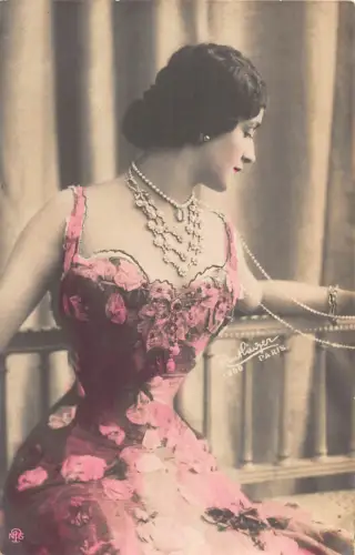 A699 Fashion Diffida Paris 1900 Blumen enges Kleid Diamant und Perlen Postkarte