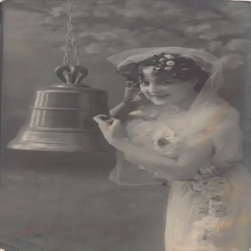 A699 Mode Glamour 1907 italienische Schönheit im Hochzeitskleid und Schleierglocke Postkarte