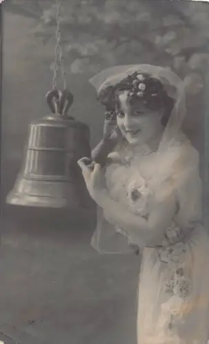 A699 Mode Glamour 1907 italienische Schönheit im Hochzeitskleid und Schleierglocke Postkarte
