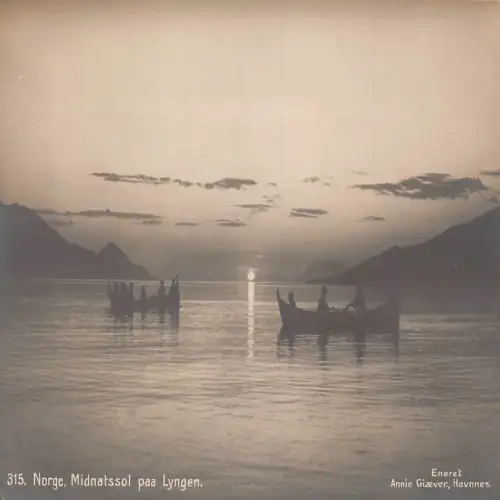 A710 Norwegen Midnatssol Paa Lyngen Boote Sonnenuntergang Vintage Postkarte