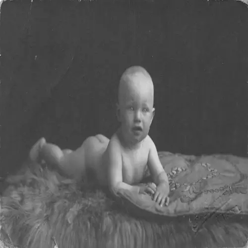 A719 Foto Echtes Baby Junge ohne Kleidung liegend Vintage Postkarte