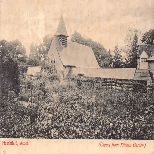B130 England Heathfield Ascot Kapelle aus Küchengarten Vintage Postkarte