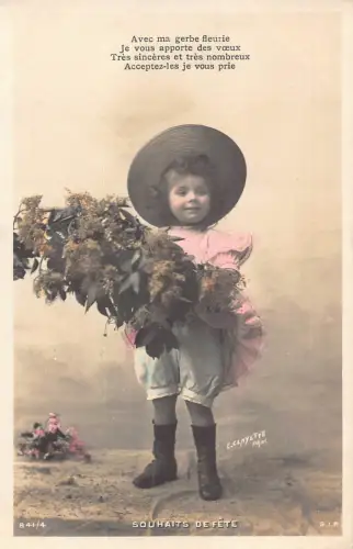 A733 Echt Foto Grüße Mädchen mit Hut Blumen Souhaits de Fete Postkarte