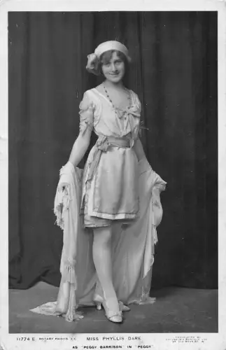 A736 Edwardianische britische Schauspielerin Miss Phyllis wagt sich in eleganter Kleidung 1911 Postkarte