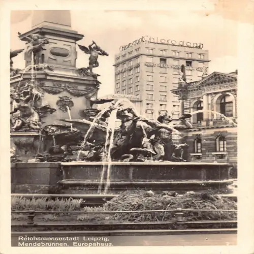 B137 Deutschland Leipzig Reichsmessestadt Mendenbrunnen Brunnen RPPC Postkarte