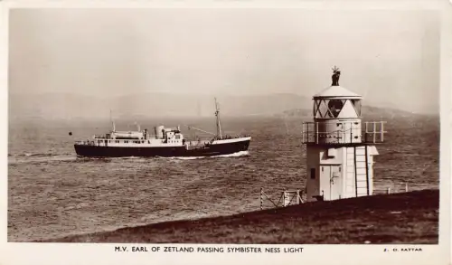 L481 MV Earl of Zetland vorbei am Symbister Ness Leuchtturm Schottland RPPC Postkarte