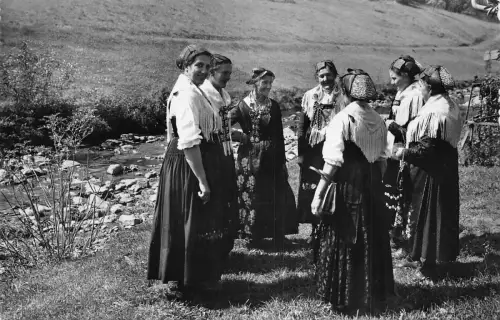 A754 Deutschland Fürstenberger Volkstracht Frauen Ethno RPPC Postkarte