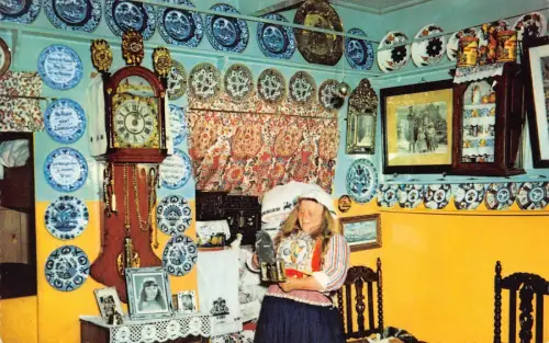 A754 Niederlande Marken Binnenhuisje traditionelles Haus Interieur Vintage Postkarte