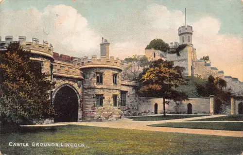 B144 England Castle Grounds Lincoln Vintage Postkarte