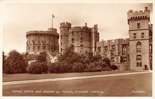 L241 England Round Tower Edward III Tower Windsor Castle RPPC Vintage Postkarte