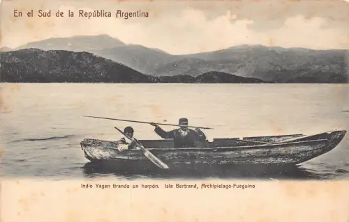A880 Argentinien Indio Yagan tirando un harpon Isla Bertrand Fischer Postkarte