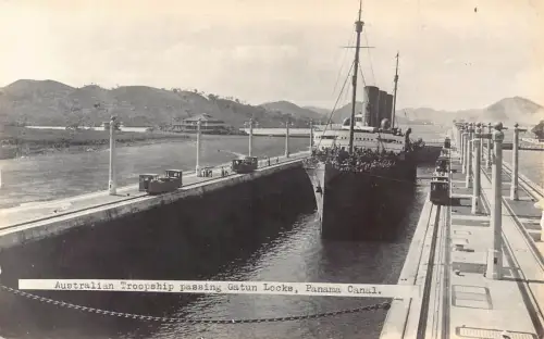 A880 Panamakanal Australian Troopship Pass Gatun Locks Steamboat RPPC Postkarte