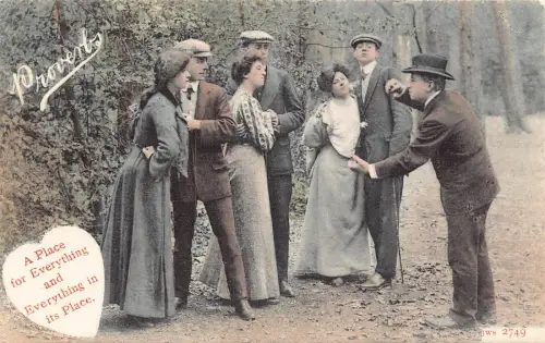 A680 Sprüche Ein Platz für alles und alles an seinem Platz Paar Postkarte