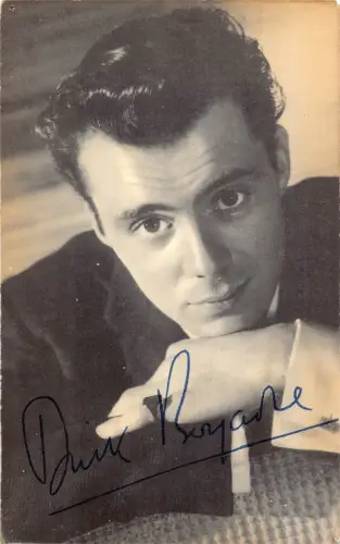 B422 britischer Schauspieler Dirk Bograde Star of Arthur Rank gedruckte Autogramm Postkarte