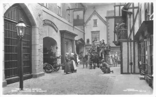 England York Castle Museum Establishment RPPC Vintage Postkarte
