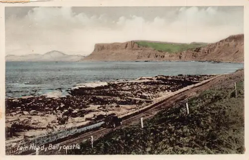 Irland Ballycastle Fair Head Auto Oldtimer Postkarte