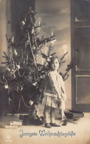 A628 Weihnachtsgrüße 1921 Mädchen Puppe Spielzeug Tannenbaum Kerzen Postkarte