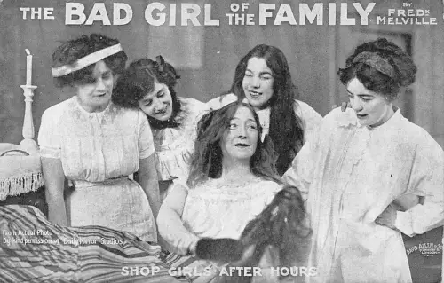 B422 Theaterstück Werbeplakat Das böse Mädchen der Familie Postkarte