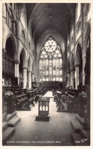 A640 England Ripon Cathedral Choir Blick nach Osten RPPC Postkarte