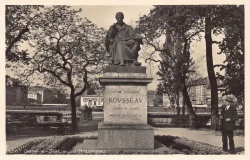 L099 Schweiz Genf Jean Jacques Rousseau Statue Vintage Postkarte