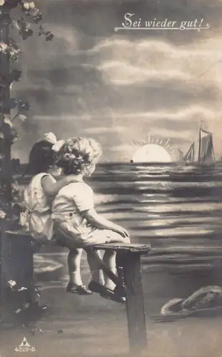 A629 Fotomontage 1919 Sei wieder gut Kinder als Paar Meer Sonnenuntergang Postkarte