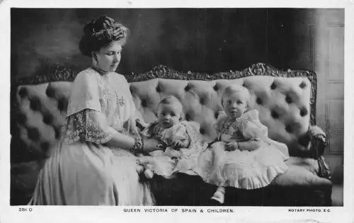 B432 Royalty 1910 Queen Victoria of Spain and Children RPPC Postcard