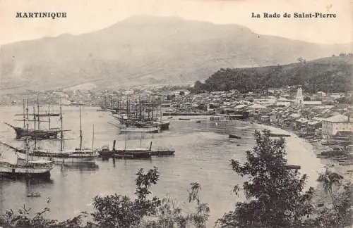 B157 Martinique Rade de Saint Pierre Dampfschiffe Boot Vintage Postkarte