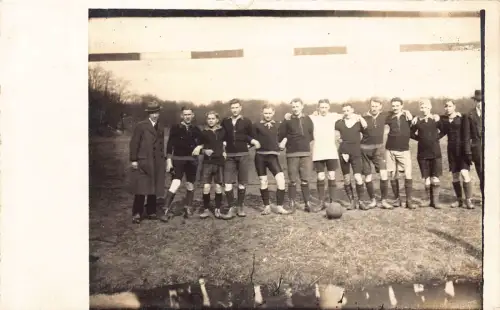 Deutschland 1919 Echtfoto Fußball Mannschaft Spieler Borussia Dortmund Postkarte