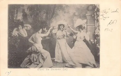 L473 Glamour Nude Risque Duel de Dames Vintage Postkarte